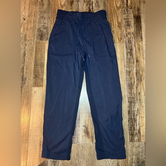 Lululemon Beyond the Studio Crop True Navy Size 4 - Picture 3 of 8